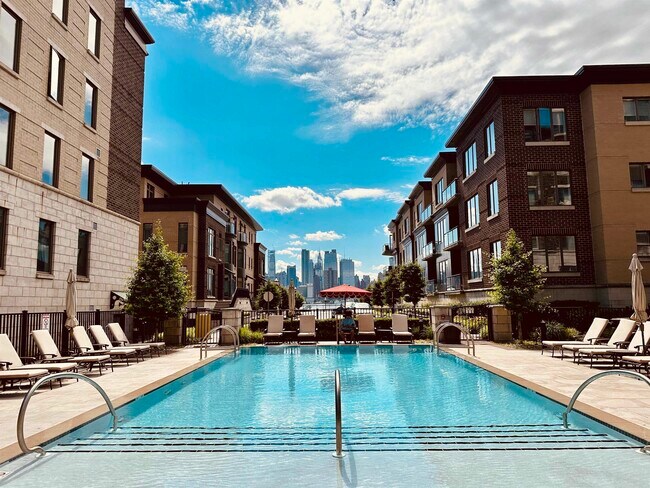 100 Eton Row in Weehawken, NJ - Building Photo - Building Photo