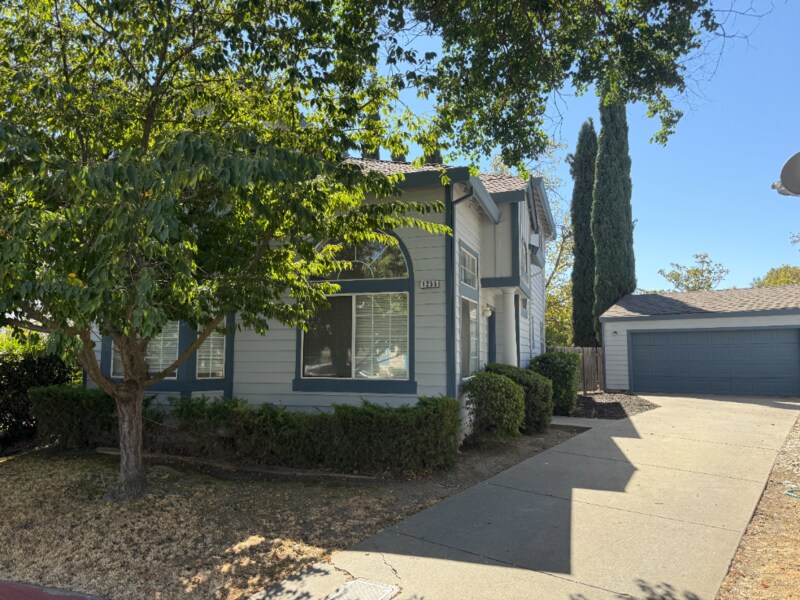 1255 Farragut Cir in Davis, CA - Building Photo