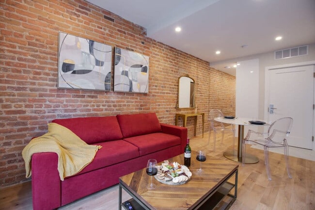 1520 Av des Pins O
