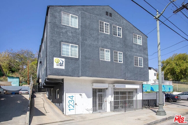 1234 W Sunset Blvd