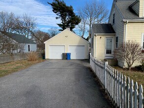 233 N Fenner Ave in Middletown, RI - Building Photo - Building Photo