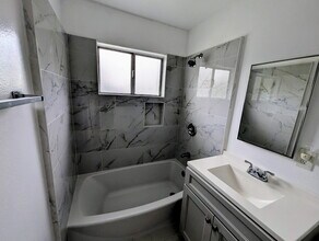 2608 Vanderbilt Ln, Unit #1 in Redondo Beach, CA - Building Photo - Building Photo