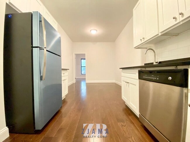 792 Park Pl