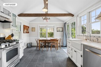 28 Beach Ave in Amagansett, NY - Building Photo - Building Photo