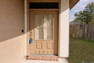 14013 Stone Gate Dr in Baton Rouge, LA - Building Photo - Building Photo