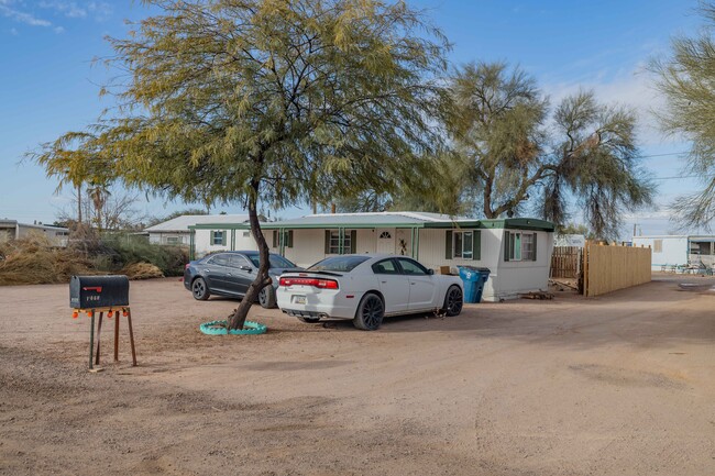 1022 N Main Dr in Apache Junction, AZ - Building Photo - Building Photo