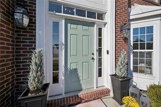 1005 Autumn Woods Dr in Coraopolis, PA - Building Photo - Building Photo