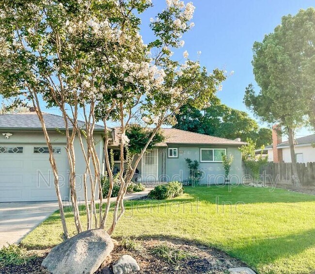 property at 608 W Dennis Dr