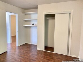 1619 Nolan St, Unit B in San Antonio, TX - Building Photo - Building Photo