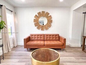 1025 NW 55th St in Miami, FL - Building Photo - Building Photo