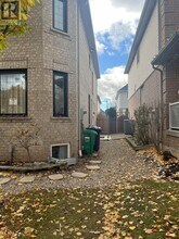 2304 Bankside Dr in Mississauga, ON - Building Photo - Building Photo