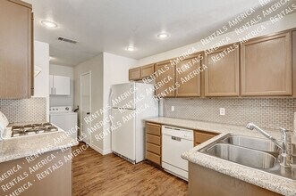 8144 Autumn Star Ave in Las Vegas, NV - Foto de edificio - Building Photo