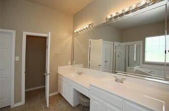 1810 Manchester Way in Corinth, TX - Building Photo - Building Photo