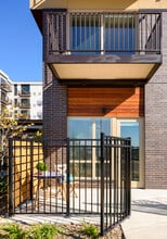 Indigo Apartments in Bloomington, MN - Foto de edificio - Building Photo
