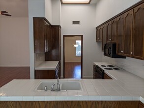 10645 N Coronado Cir in Fresno, CA - Building Photo - Building Photo