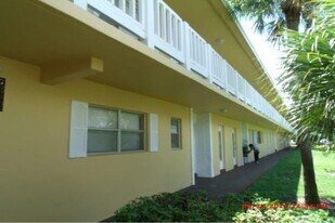 540 SE 2nd Ave in Deerfield Beach, FL - Building Photo