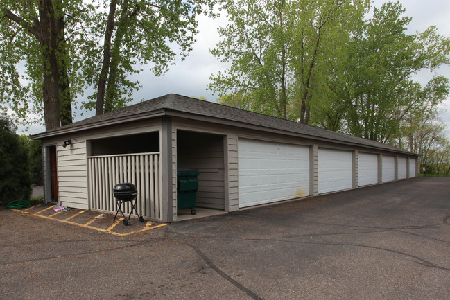 Mount Croix Apartments in Hudson, WI - Building Photo - Building Photo