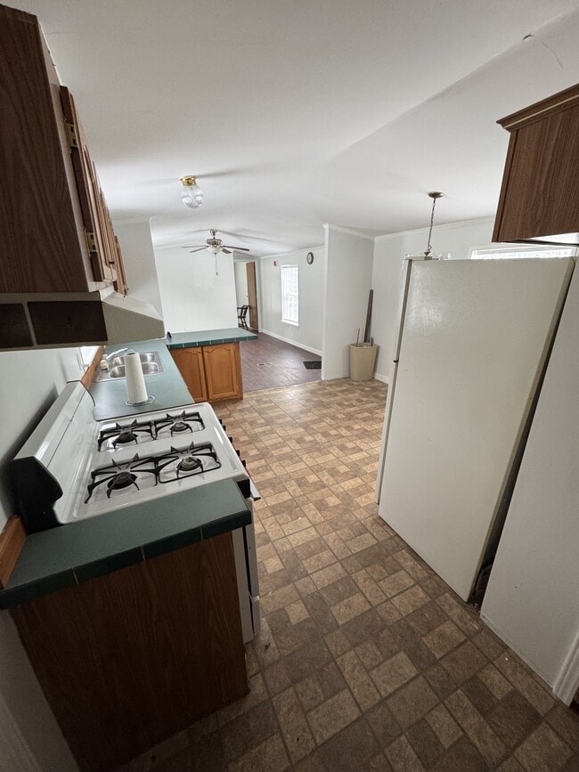 189 Commercial St in Hartland, ME - Building Photo - Building Photo