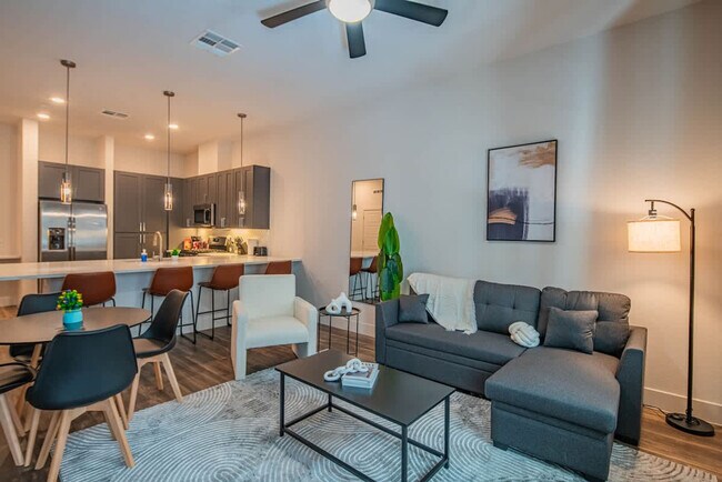 15501 N Dial Blvd in Scottsdale, AZ - Building Photo - Building Photo