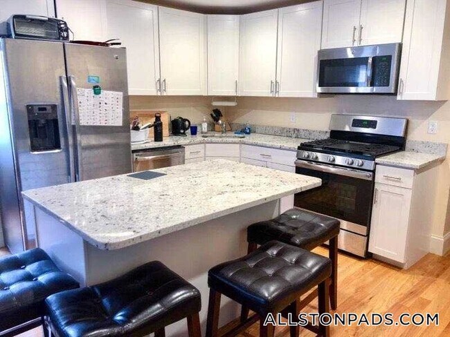 23 Higgins St, Unit 2 in Boston, MA - Building Photo - Building Photo