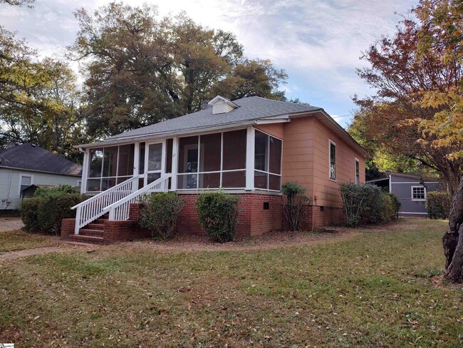 22 4th Ave in Greenville, SC - Foto de edificio - Building Photo