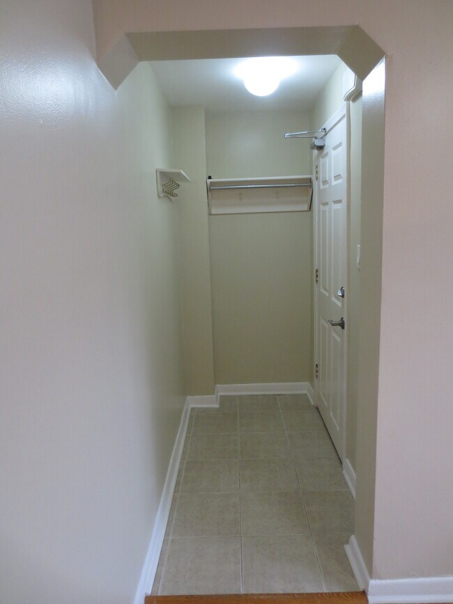 2 Lanark Av in Toronto, ON - Building Photo - Building Photo