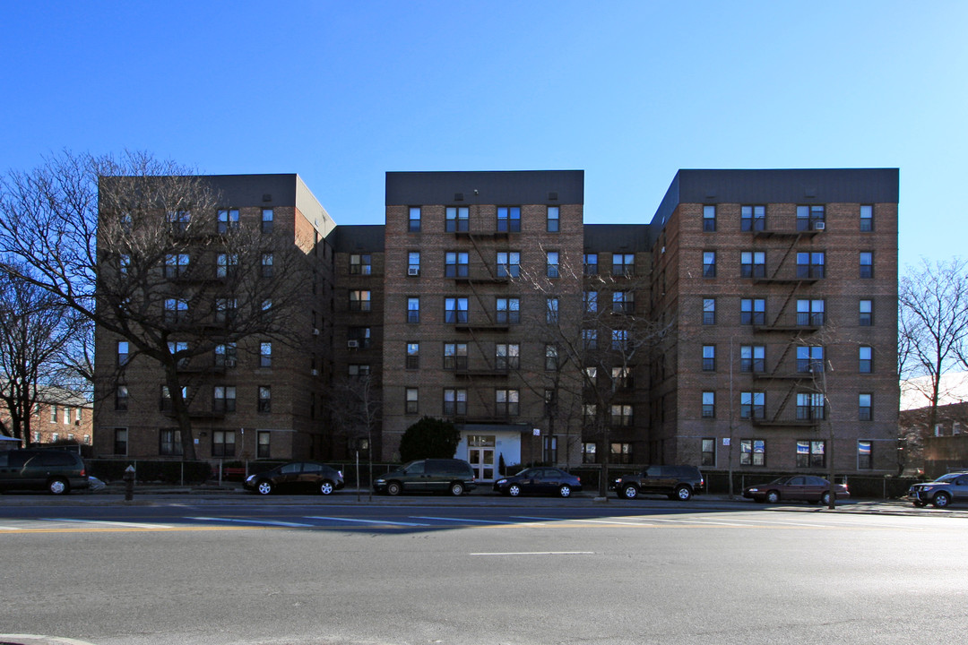 3900 Kings Hwy in Brooklyn, NY - Foto de edificio