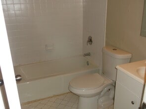 5666 Maple Tree Dr in Memphis, TN - Building Photo - Building Photo