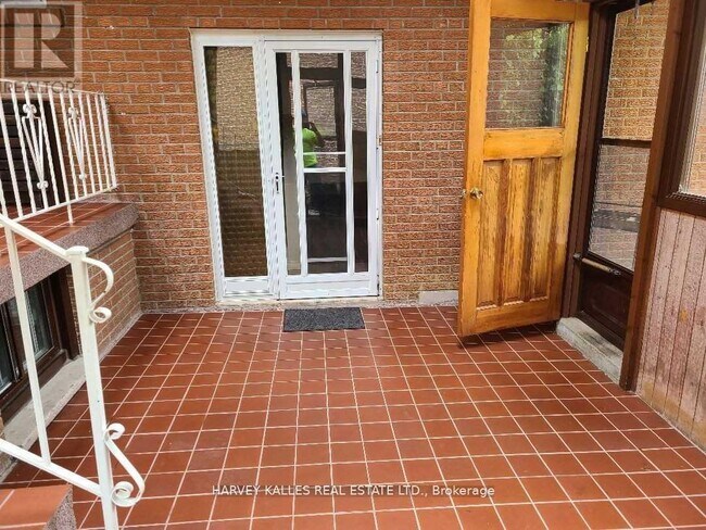 2379 Hensall St in Mississauga, ON - Building Photo - Building Photo