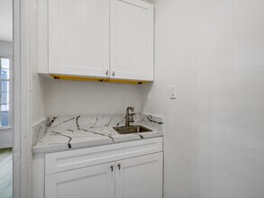 841 Serrano Ave in Los Angeles, CA - Building Photo - Building Photo