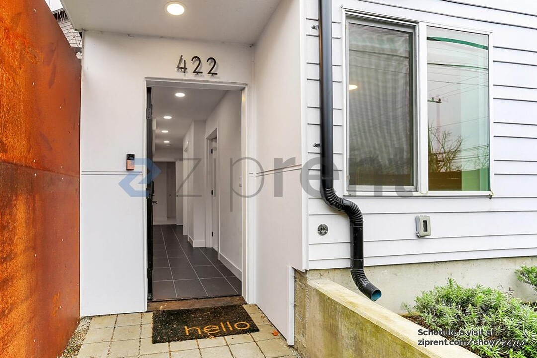 422 16th Ave S in Seattle, WA - Building Photo