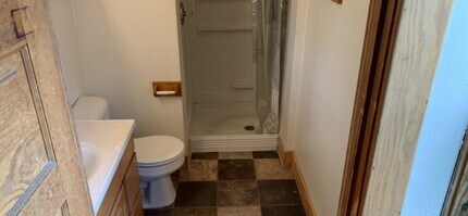 1329 State St, Unit 1329 State St #4 in Eau Claire, WI - Building Photo - Building Photo