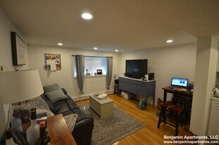 15 Euston Rd, Unit 6 in Boston, MA - Building Photo
