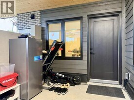 901 Jackson Crescent in New Westminster, BC - Building Photo