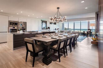 321 Ocean Dr, Unit 200 in Miami Beach, FL - Foto de edificio - Building Photo