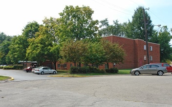 Central Park Apartments in Niles, OH - Foto de edificio - Building Photo