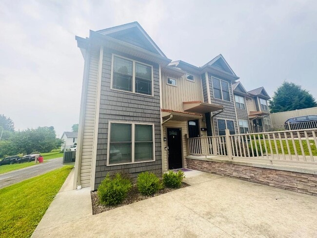 property at 811 Riverview Ln