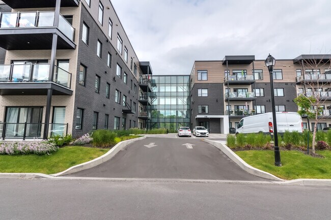 219 Saint-Régis Rang S in St-Constant, QC - Building Photo - Building Photo