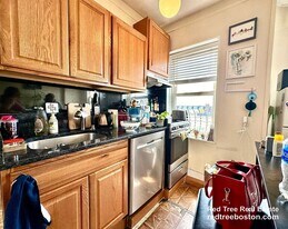 108 Myrtle St, Unit 18 in Boston, MA - Building Photo