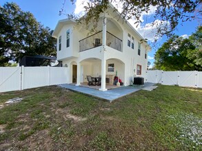 1107 Seffner Valrico Rd in Valrico, FL - Building Photo - Building Photo