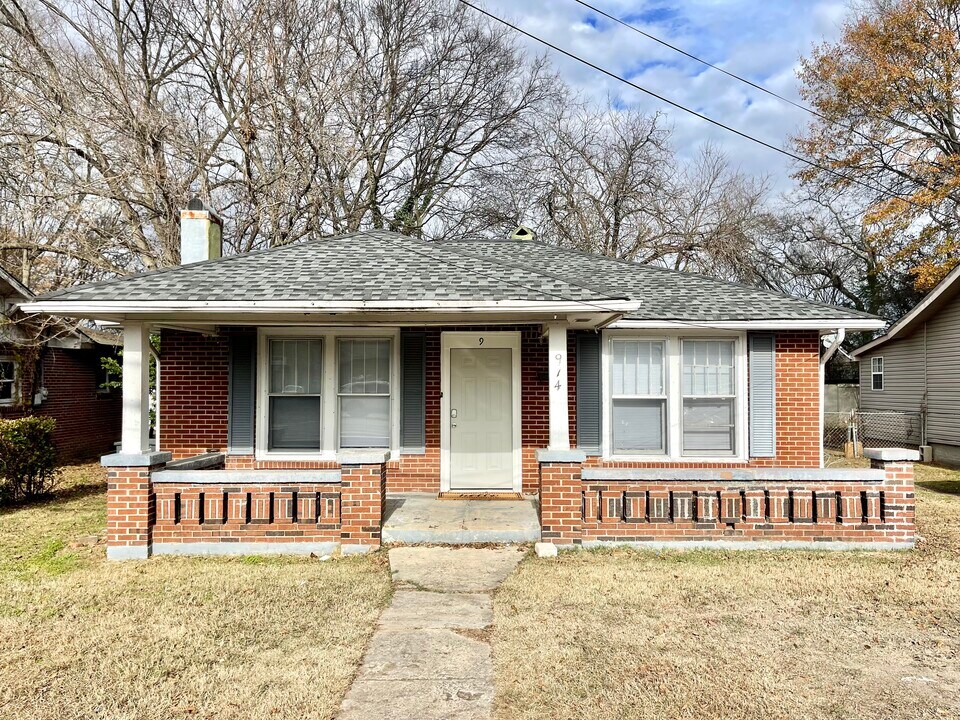 914 W College St in Florence, AL - Building Photo