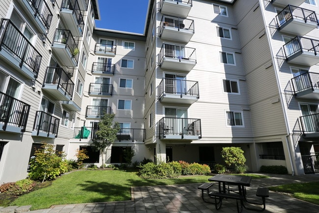 King Arthurs Court in Seattle, WA - Building Photo - Building Photo