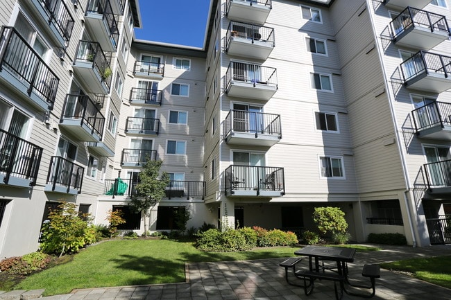 King Arthurs Court in Seattle, WA - Foto de edificio - Building Photo