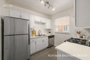 2001 Beachwood Dr in Los Angeles, CA - Building Photo