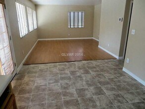 9541 Paradise Rd in Las Vegas, NV - Building Photo - Building Photo