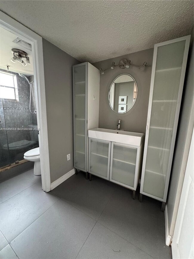 1226 N Hiatus Rd in Pembroke Pines, FL - Building Photo - Building Photo