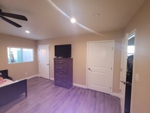 1207 N Fries Ave, Unit 1 207 in Wilmington, CA - Building Photo - Building Photo