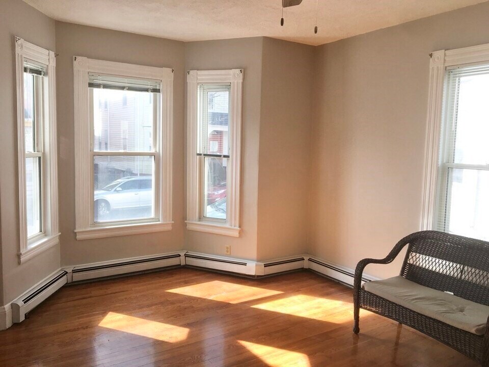 13 Glenwood Ave, Unit 1 in Cambridge, MA - Building Photo