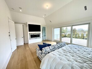 59 Shinnecock Hills Rd in Southampton, NY - Building Photo - Building Photo