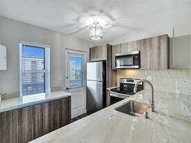 505 E Dania Beach Blvd, Unit 4-3E in Dania Beach, FL - Building Photo